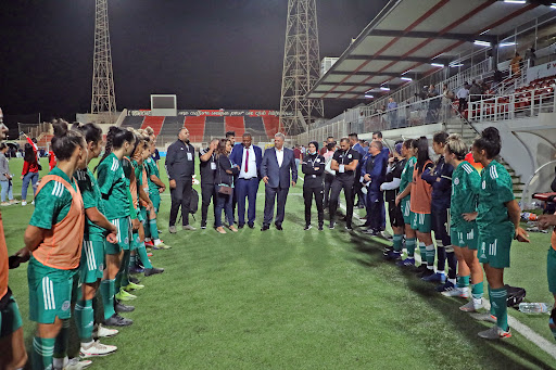 Le président de la FAF félicite les joueuses et les staffs de la sélection. - Réveil d'algérie