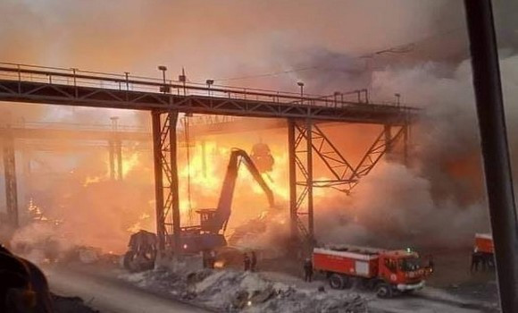 Complexe Tosyali d’Oran: Extinction d’un incendie au niveau de la ceinture de transport portable des marchandises. - Réveil d'algérie