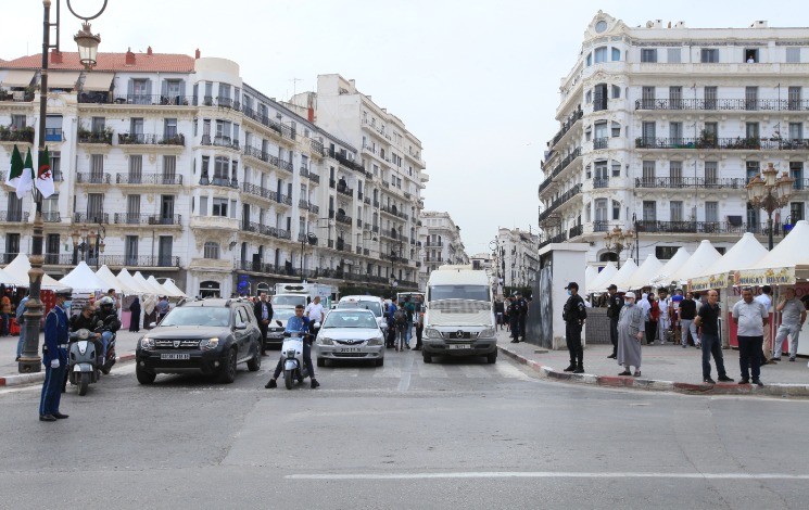 Les Oranais ont observé une minute de silence en mémoire des Martyrs des massacres du 17 octobre: « Allah yarham Chouhada ». - Réveil d'algérie