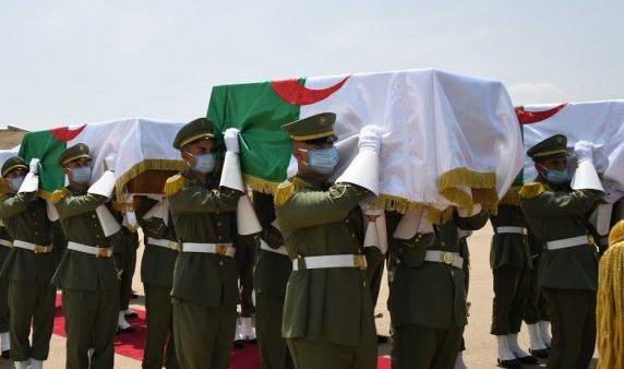 Réinhumation des restes de sept martyrs à Tlemcen. - Réveil d'algérie