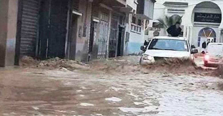 Le corps d’une femme a été retrouvé à Wadi Al-Sahla après les inondations d’hier qui ont frappé la capitale. - Réveil d'algérie