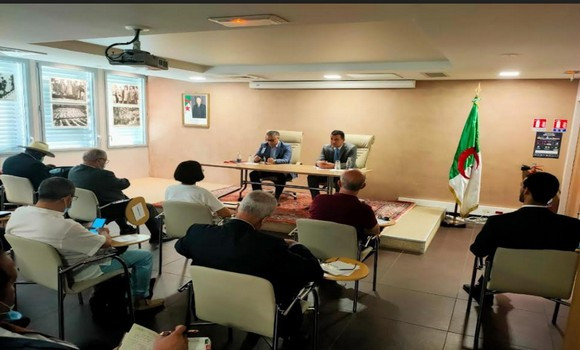Le Collectif des Algériens en France organise sa première rencontre annuelle avec la communauté nationale - Réveil d'algérie