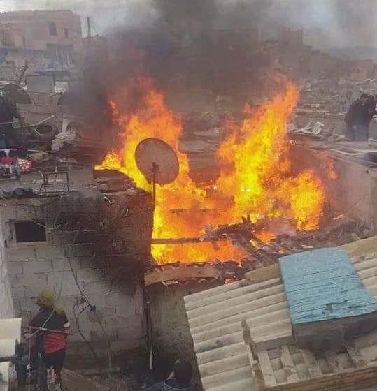 Extinction d’un incendie d’une maison à Oran. - Réveil d'algérie