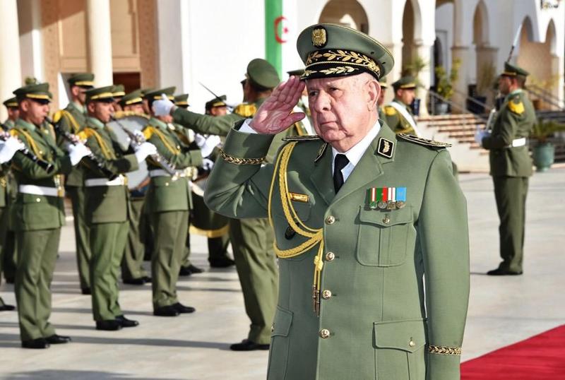 Le général de corps d’armée Chanegriha félicite les verts. - Réveil d'algérie