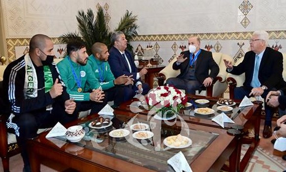 Arrivée triomphale de l’équipe nationale A’ à Alger - Réveil d'algérie