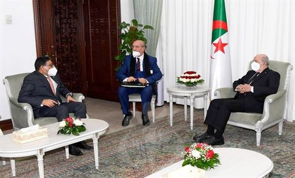 Le Président de la République à reçu les Ambassadeurs du Pakistan et de la Grèce. - Réveil d'algérie