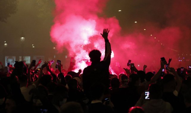 La police de Paris interdit la réunion de supporters aux abords des Champs-Elysées - Réveil d'algérie