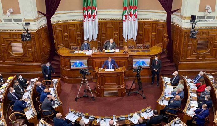 Quatre ministres devant le Conseil de nation jeudi. - Réveil d'algérie
