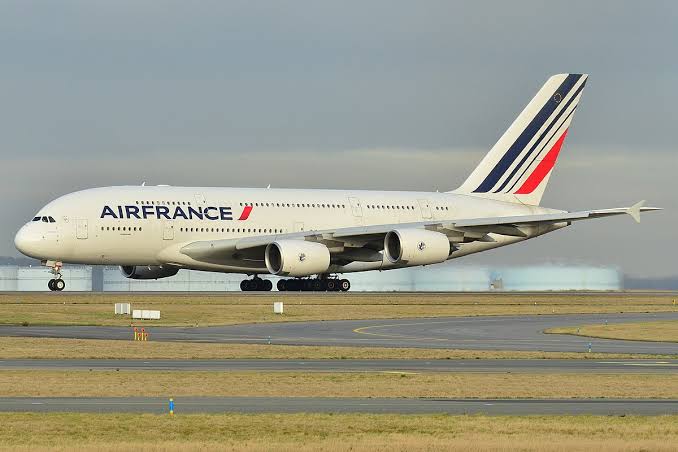 La compagnie aérienne française : baisse des prix des billets vers l’Algérie. - Réveil d'algérie