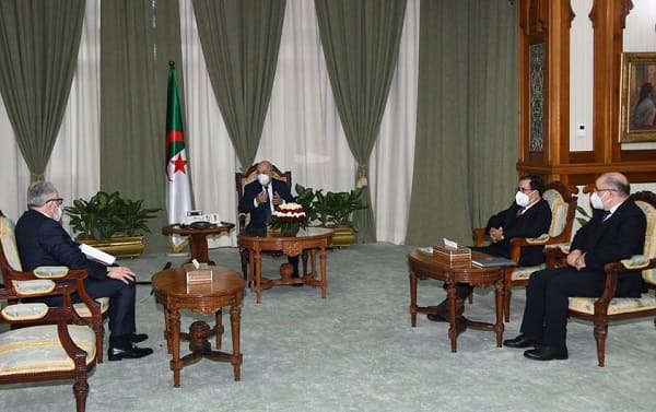 Le Président de la République reçoit le recteur de la Grande Mosquée de Paris. - Réveil d'algérie