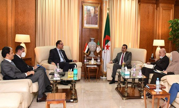 Le ministre de l’Energie et des Mines appelle à la coopération énergétique avec l’ambassadeur égyptien en Algérie. - Réveil d'algérie