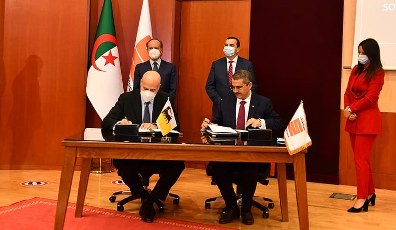 Signature de deux accords relatifs aux domaines des hydrocarbures et à la transition énergétique entre Sonatrach et ENI. - Réveil d'algérie