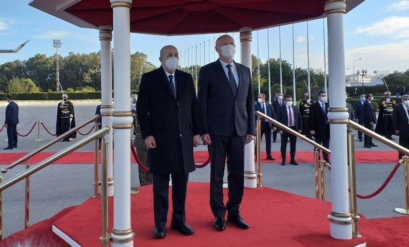 Un accueil fraternel et officiel réservé au Président Tebboune à son arrivée à Tunis. - Réveil d'algérie
