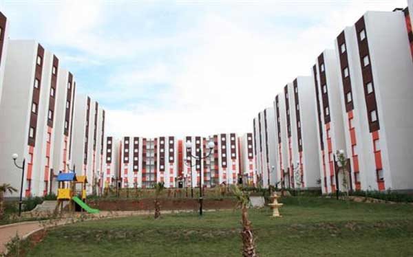Signature d’une convention, entre le Crédit populaire d’Algérie (CPA) et l’Agence nationale de l’amélioration et le développement du logement (AADL), pour le financement de 15.000 logements dans le cadre du programme location-vente. - Réveil d'algérie