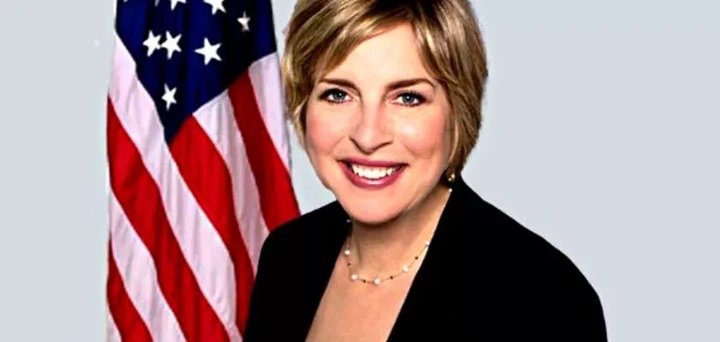 Déclaration d’Elisabeth Moore AUBIN, ambassadrice des USA à Alger : « Mon but sera d’améliorer les liens bilatéraux… Nous n’avons pas oublié l’hospitalité, la gentillesse et la chaleur algérienne ». - Réveil d'algérie