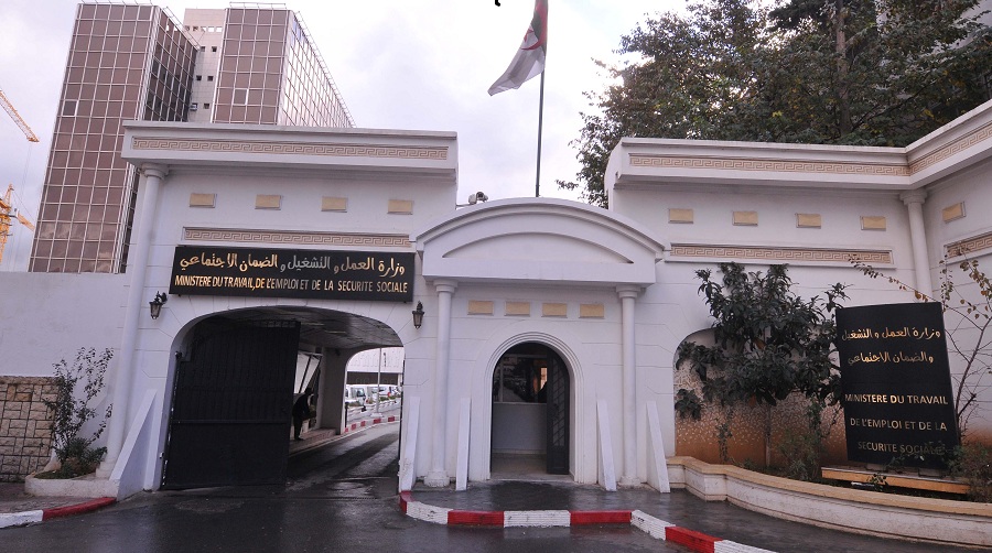 Le Ministère du travail appelle à la vigilance face aux annonces fictives sur Facebook. - Réveil d'algérie