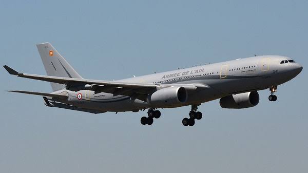Avec un accord formel des autorités algériennes, un avion militaire français a été autorisé de survoler le territoire national. - Réveil d'algérie