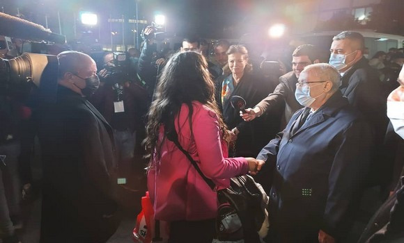 Arrivée à Alger de 76 ressortissants algériens rapatriés d’Ukraine - Réveil d'algérie
