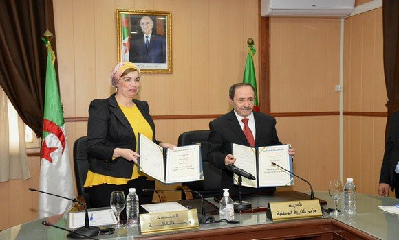 Un accord-cadre portant création et organisation du baccalauréat artistique signé par le ministre de l’Education nationale, Abdelhakim Belabed et la ministre de la Culture et des Arts, Soraya Mouloudji. - Réveil d'algérie