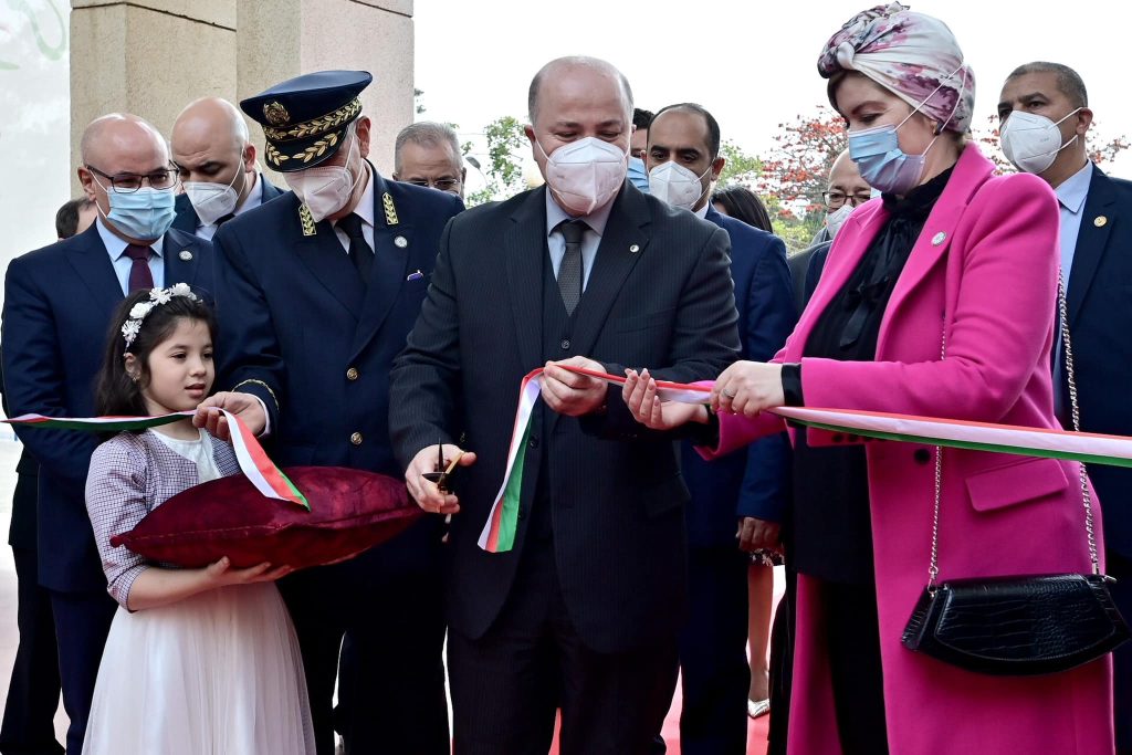 25e Sila: le Premier ministre inaugure officiellement le salon - Réveil d'algérie