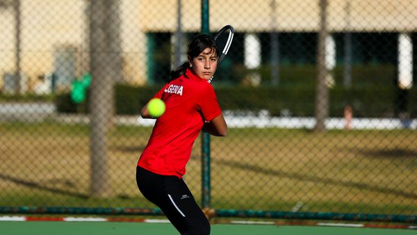 La joueuse algérienne Maria Badache a remporté la médaille d’or du Championnat d’Afrique de tennis (U-14). - Réveil d'algérie