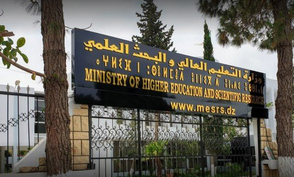 Signature de la circulaire relative aux préinscriptions et à l’orientation des bacheliers - Réveil d'algérie