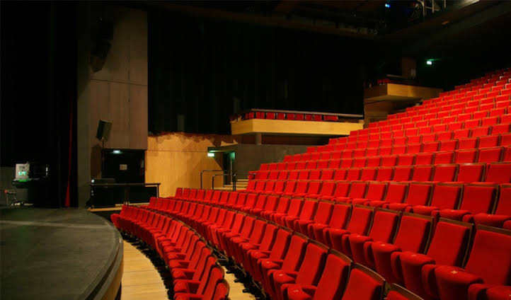L’artiste M’hamed Yacine a animé un concert de musique andalouse a la salle Ibn-Khaldoun. - Réveil d'algérie
