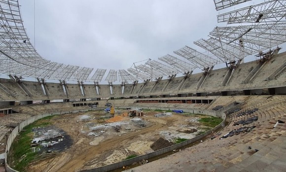 Le ministre de l’Habitat : » l’élaboration d’un inventaire du matériel et équipements nécessaires pour la réalisation des travaux au niveau du stade afin d’assurer leur acquisition à partir du marché national et d’éviter l’importation ». - Réveil d'algérie