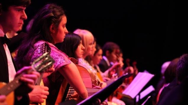 La participation de plusieurs troupes de musique andalouse des quatre coins du pays à la 17e édition d' » Andalousiate El Djazaïr » qui s’étalera du 19 mai au 10 juin. - Réveil d'algérie
