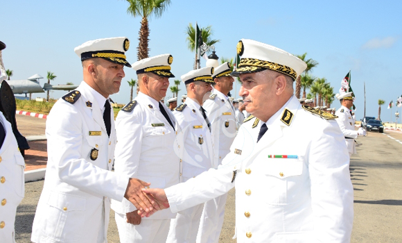 Le Commandant des Forces Navales, à présidé une cérémonie de sortie de 3 promotions au titre de l’année scolaire 2021-2022 à l’école supérieure navale de Tamenfoust(ESNT). - Réveil d'algérie