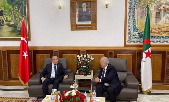 L’arrivée du vice-président de la République de Turquie, M. Fuat Oktay à Oran pour assister à la cérémonie d’ouverture. - Réveil d'algérie