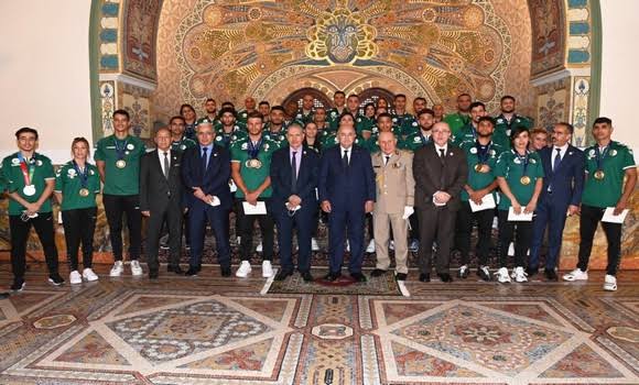 Le président A. Tebboune a présidé une cérémonie en l’honneur des athlètes algériens médaillés Lors des JM-Oran 2022. - Réveil d'algérie