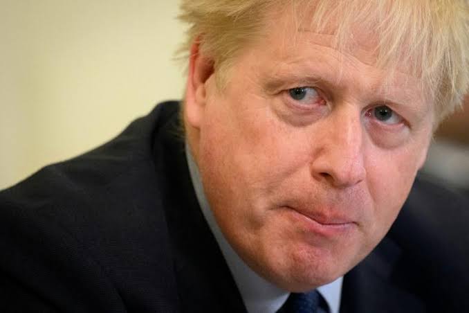 Boris Johnson démissionne de la présidence du parti conservateur mais reste en fonction jusqu’à la réunion de son parti pour la désignation de son remplaçant. - Réveil d'algérie