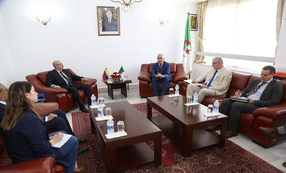 Le ministre des Transports, Abdellah Moundji: « l’ouverture de la ligne aérienne directe entre Alger et Caracas contribuera à la consolidation des relations économiques et culturelles entre les deux pays. » - Réveil d'algérie