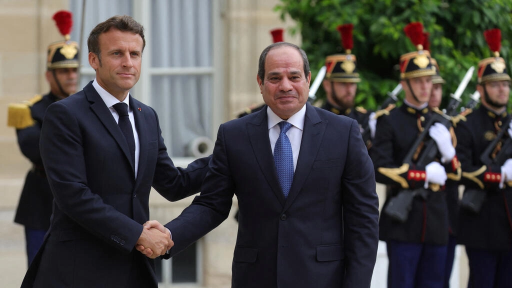 Visite officielle du Président égyptien A. Sissi à Paris. - Réveil d'algérie