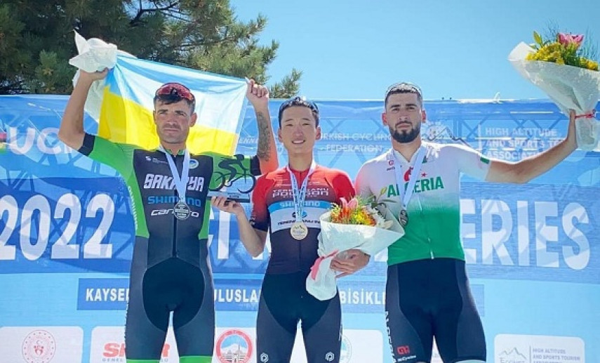 Le cycliste algérien Hamza Yacine prend la troisième place au Grand Prix Develi. - Réveil d'algérie