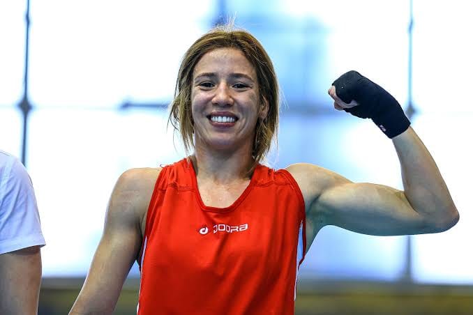 La boxeuse algérienne Boualem Roumaïssa remporte la médaille d’or lors de la finale des championnats d’Afrique. - Réveil d'algérie