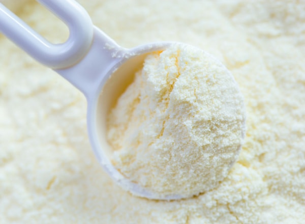 Saisie de 50.328 boîtes de lait pour enfants à Aïn-El-Berd (Sidi-Bel-Abbès). - Réveil d'algérie