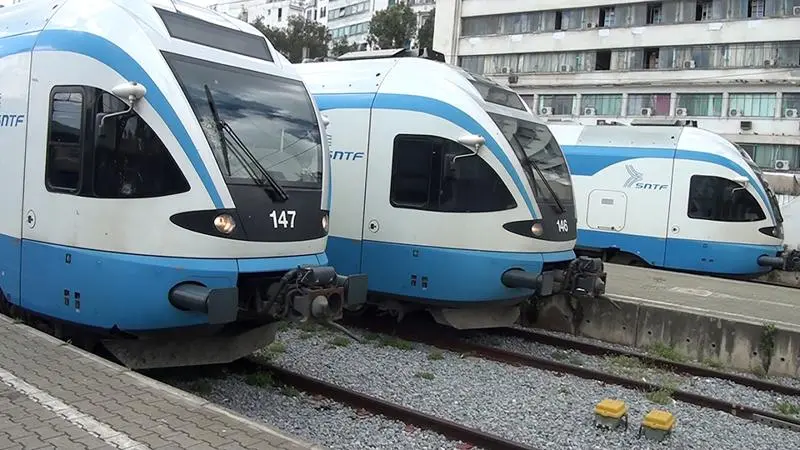 Débrayage surprise des cheminots à Alger. - Réveil d'algérie