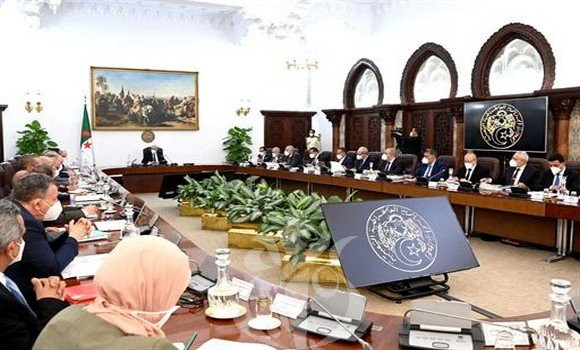 Réunion du Conseil du gouvernement. - Réveil d'algérie