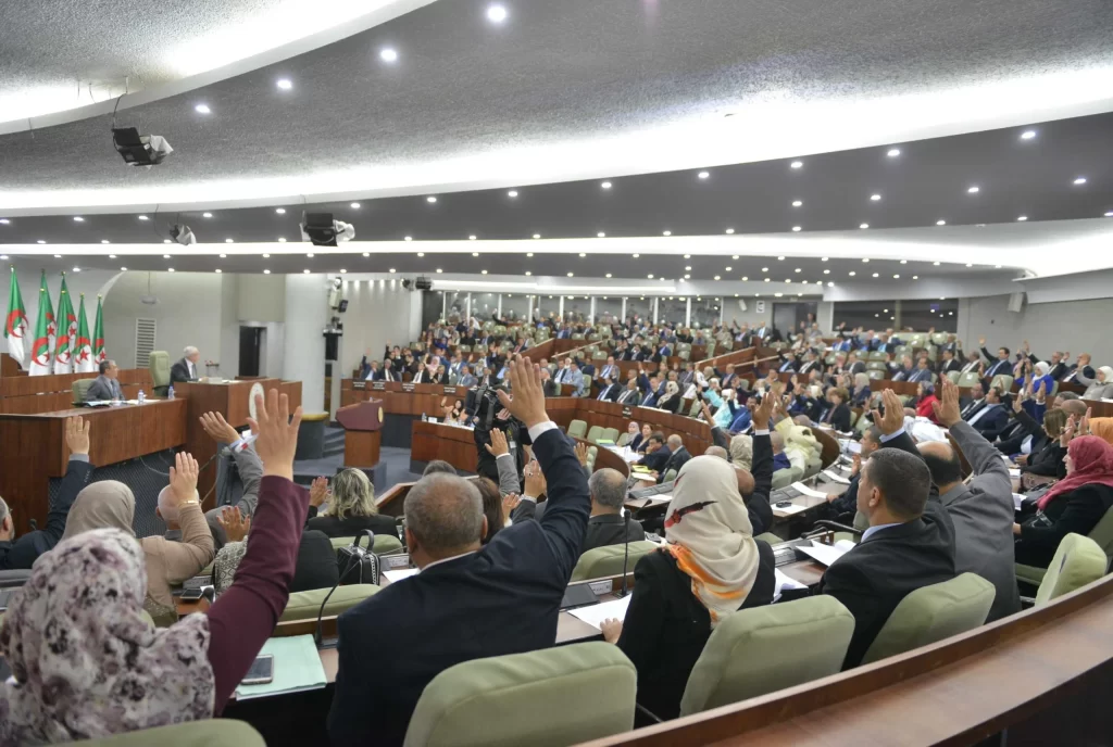 Renforcement de la législation contre le blanchiment d’argent et le financement du terrorisme. - Réveil d'algérie