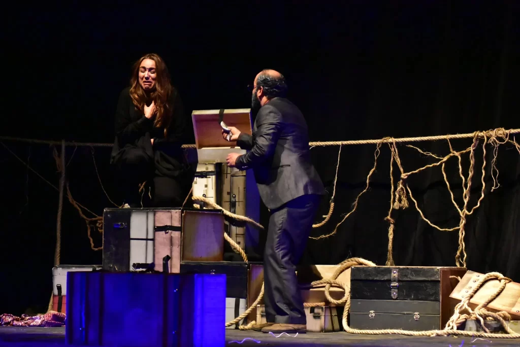 La pièce de théâtre « Ghassate oubour », un spectacle aux contours absurdes sur l’égoïsme destructeur et l’autoritarisme - Réveil d'algérie