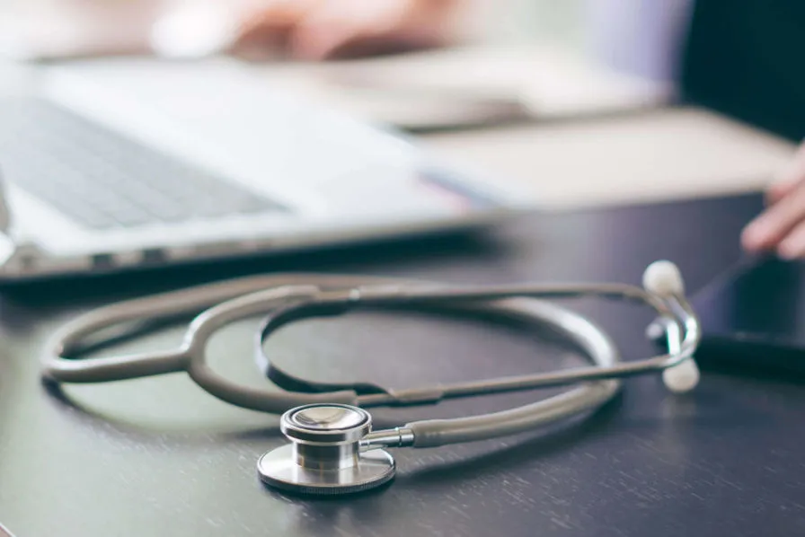 Le Président Tebboune ordonne la révision des statuts de toutes les catégories professionnelles du secteur de la santé - Réveil d'algérie