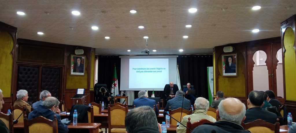Conférence du Dr Lies Goumiri sur le développement durable et les facteurs clés de succès de l’industrie algérienne. - Réveil d'algérie
