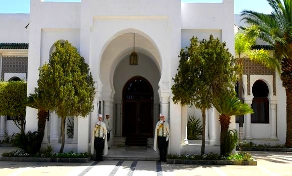 La présidence opère un important mouvement diplomatique. - Réveil d'algérie
