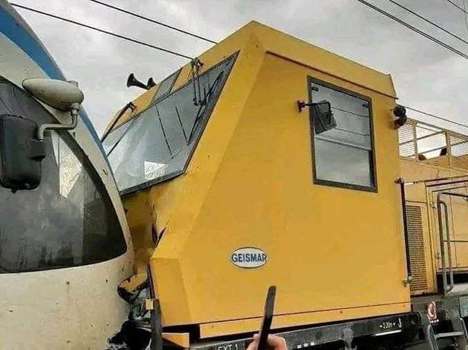 08 blessés légers dans une collision entre un engin de chantier et un train de voyageurs reliant Alger et El Affroun. - Réveil d'algérie