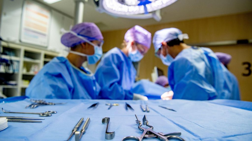 Tipasa: 150 interventions chirurgicales ophtalmologiques programmées en collaboration avec des médecins suisses. - Réveil d'algérie