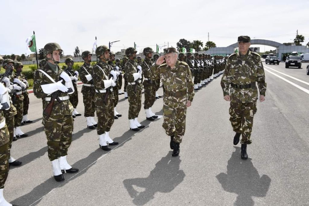 Chanegriha en visite de travail et d’inspection au siège du Commandement des Forces aériennes : Le facteur humain constitue la base de tout succès et de toute réussite. - Réveil d'algérie