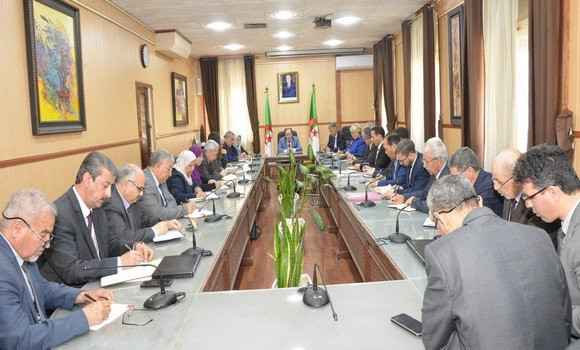 Education: Belaabed rencontre des associations agréées de parents d’élèves. - Réveil d'algérie