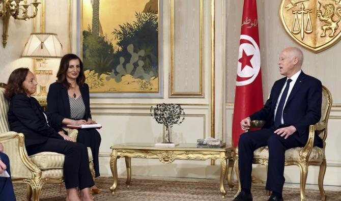 Négociations tuniso-italiennes sur la migration clandestine. - Réveil d'algérie